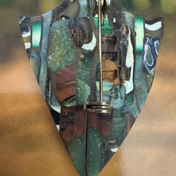 Custom made resin pin design influenced by nature earthy colors of fall - Picture 3 of 3